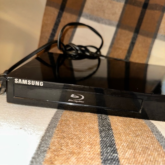 Samsung BD-F5700 Blue Ray Disc DVD player - Picture 5 of 16